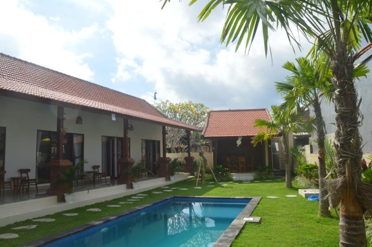 Wiryaroja Guest House Canggu Exterior foto