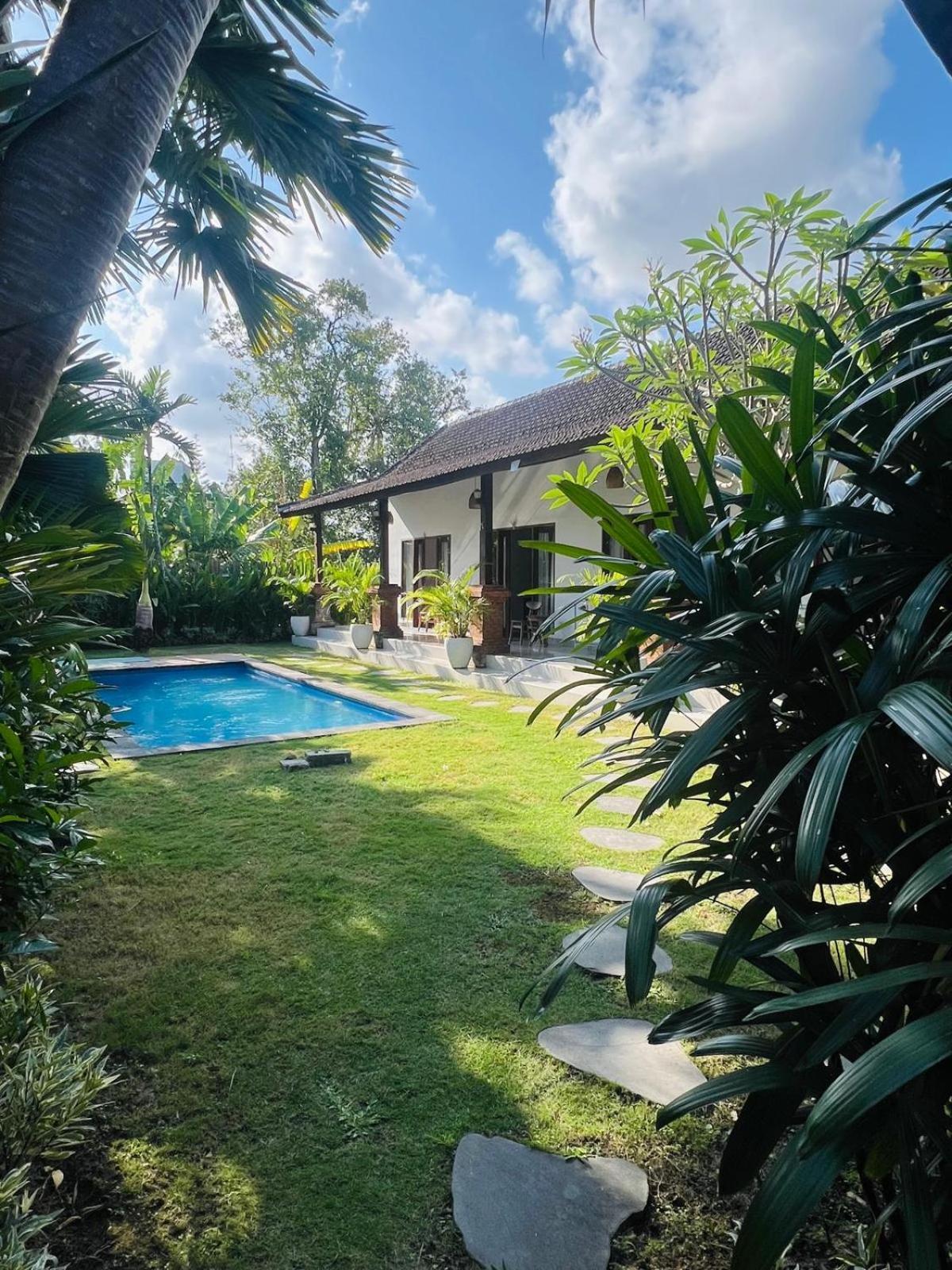 Wiryaroja Guest House Canggu Exterior foto
