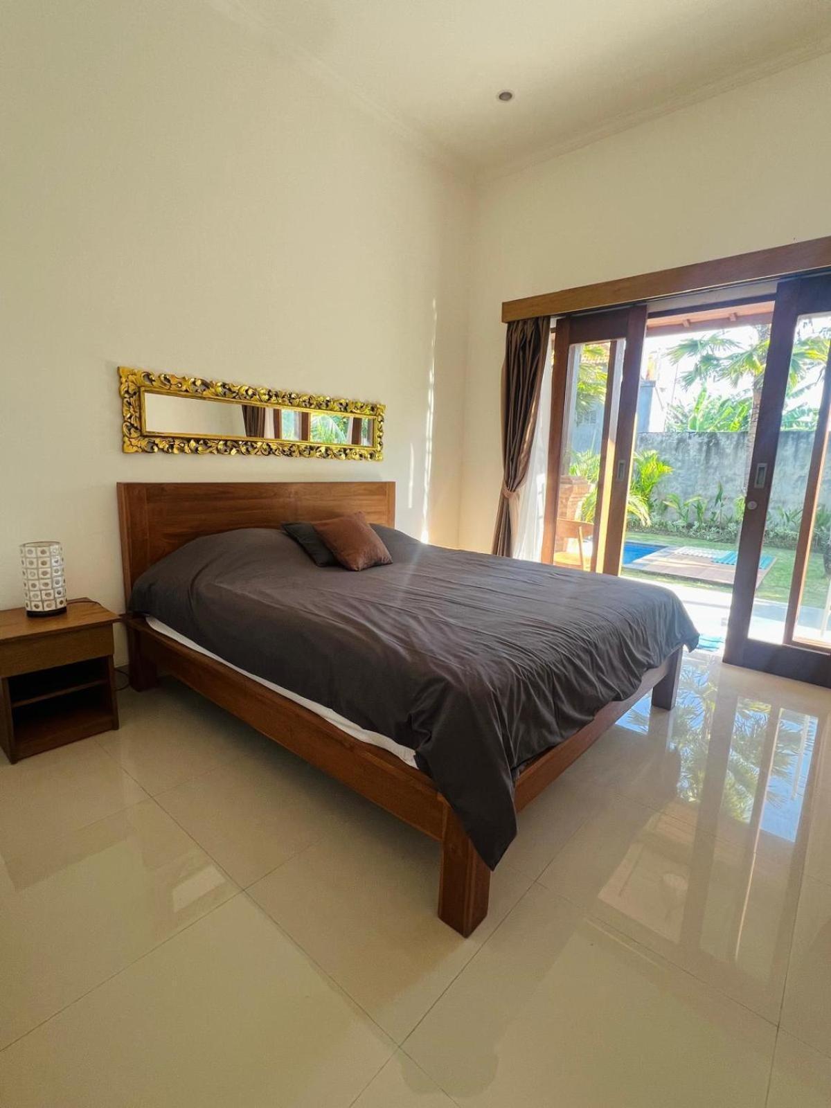 Wiryaroja Guest House Canggu Exterior foto